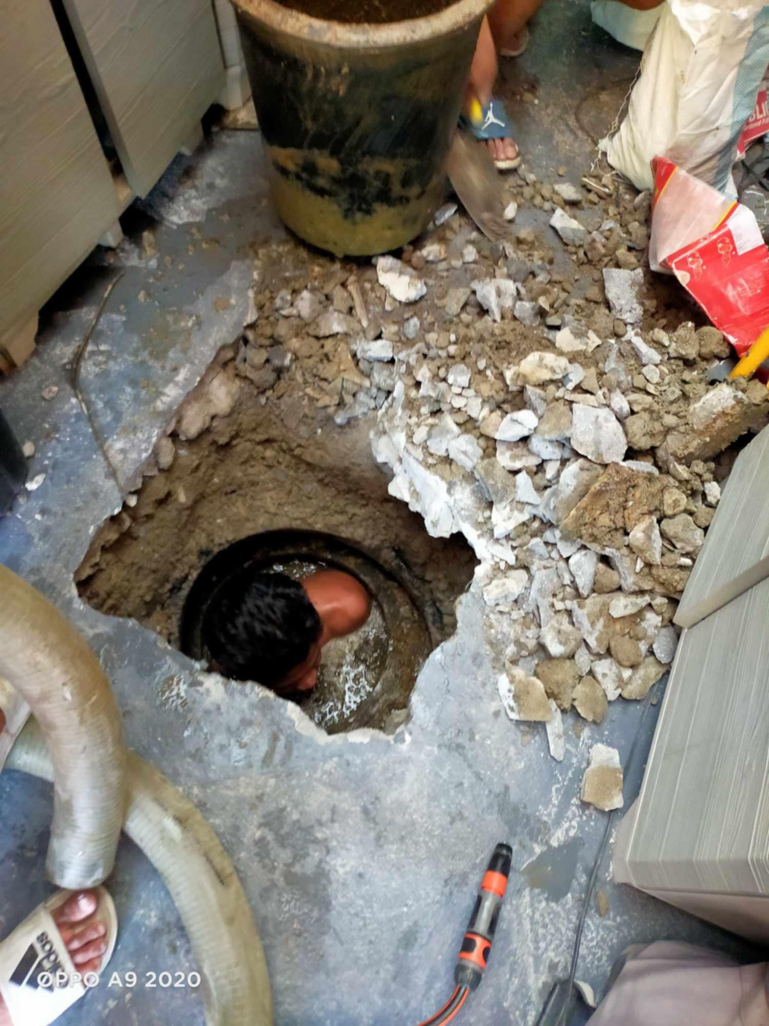 Manual septic cleaning and scraping execution